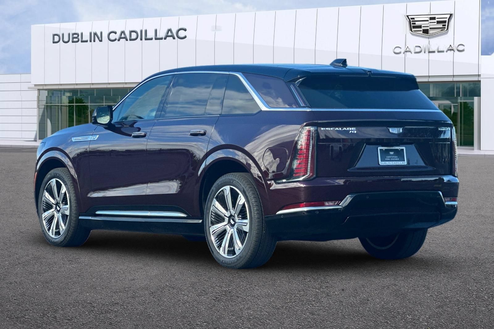 Certified 2026 Cadillac Escalade IQ Luxury 2 w/ LPO, Etrunk Organizer Package AWD/4WD image 6