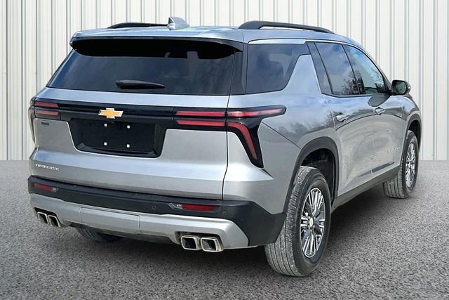 Used 2025 Chevrolet Traverse LT image 12