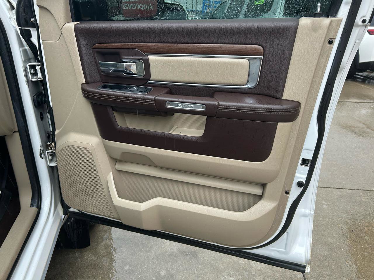 Used 2013 RAM 1500 Laramie w/ Convenience Group AWD/4WD image 16