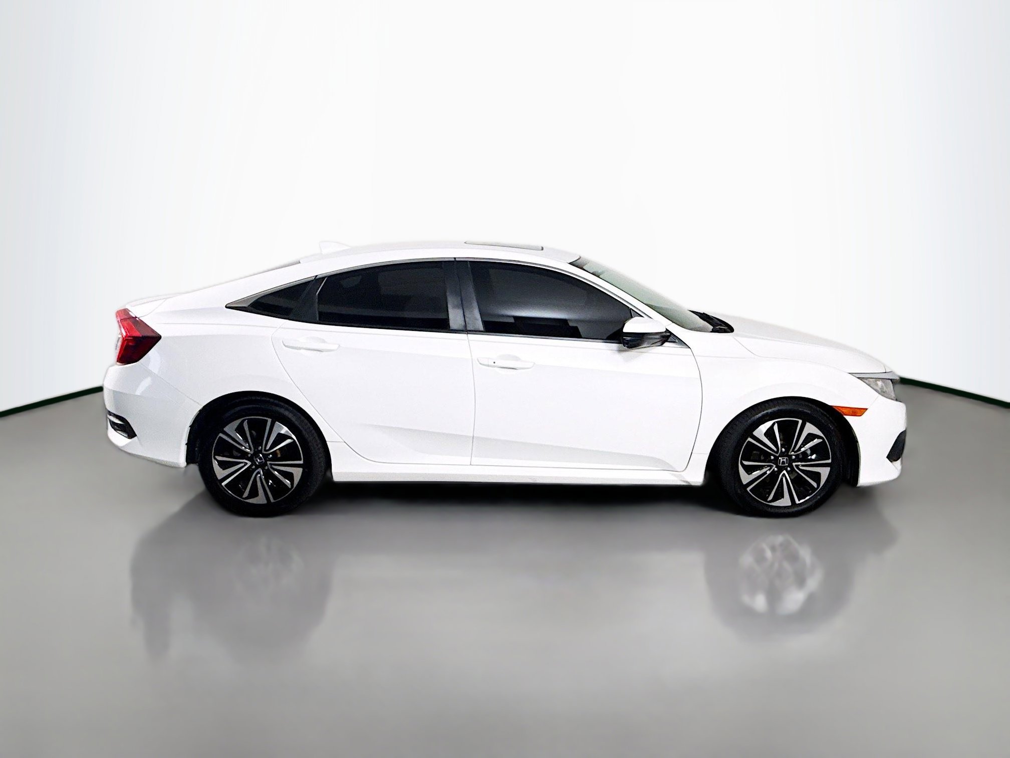 Used 2018 Honda Civic EX-T image 11