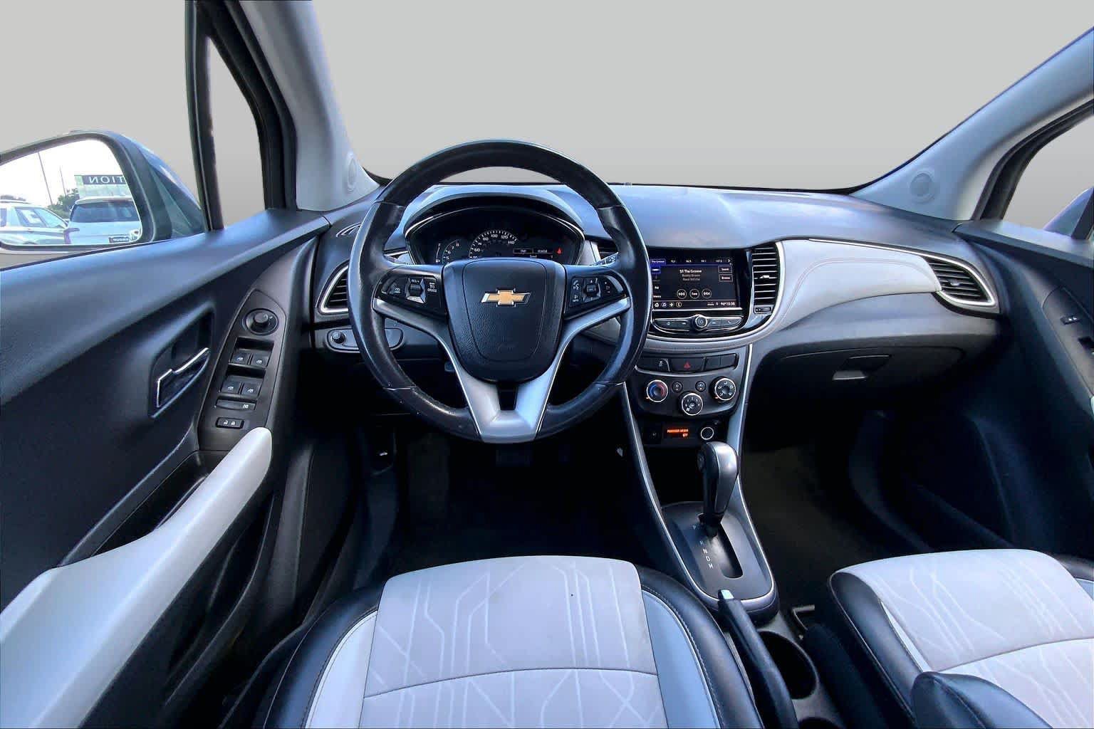 Used 2022 Chevrolet Trax LT w/ LT Convenience Package AWD/4WD image 6