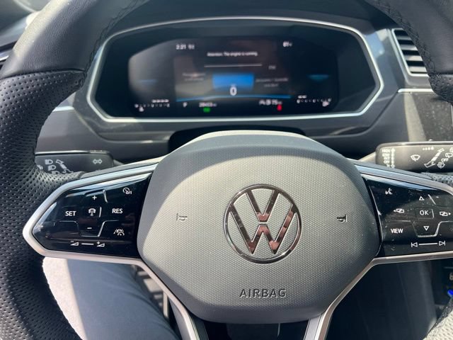 Used 2024 Volkswagen Tiguan SE R-Line AWD/4WD image 12