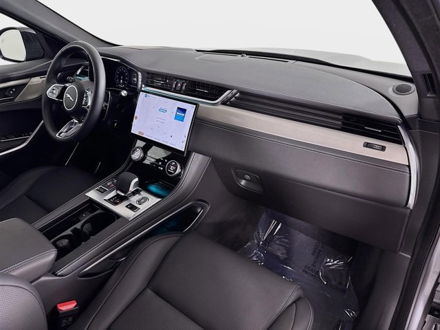 Used 2026 Jaguar F-PACE R-Dynamic S image 31