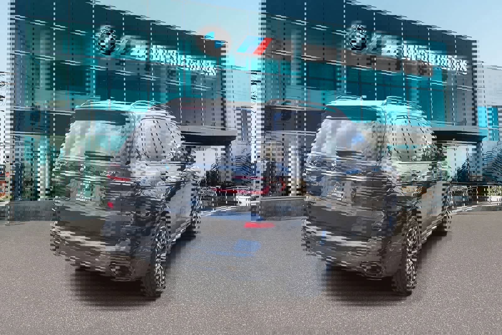 Used 2023 BMW X7 xDrive40i w/ M Sport Package image 4