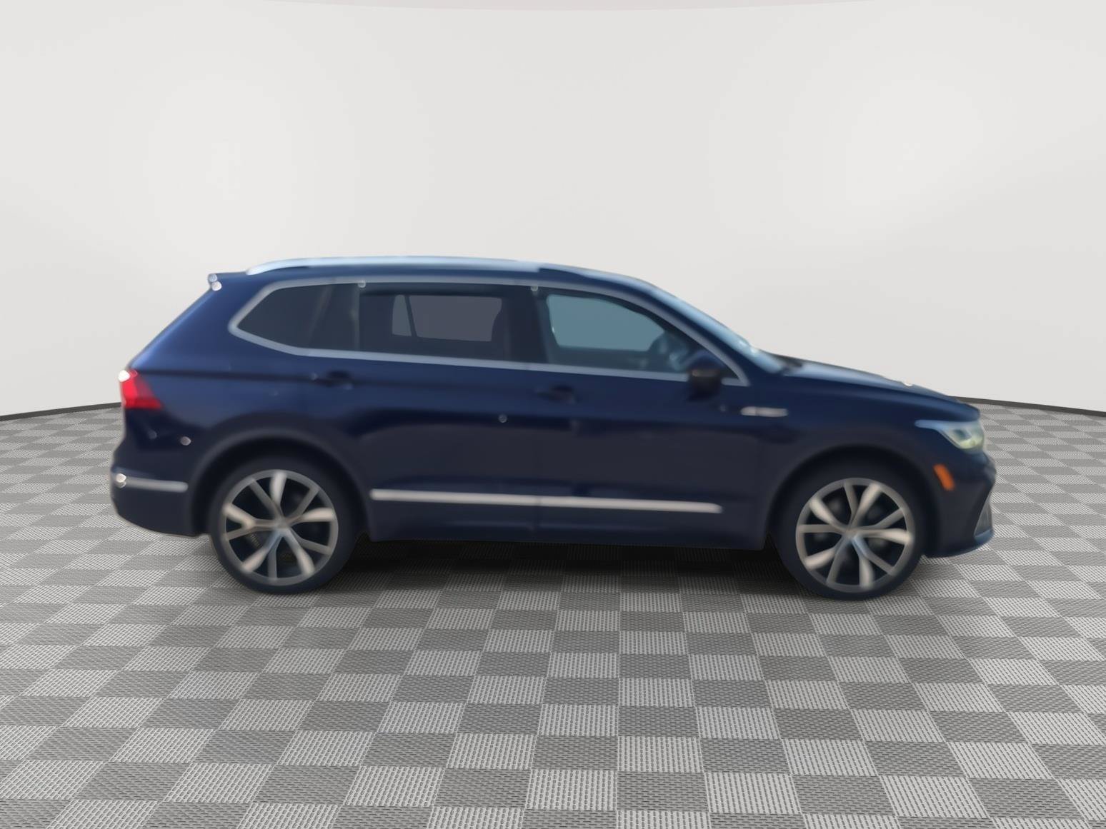 Used 2022 Volkswagen Tiguan SEL R-Line AWD/4WD image 8