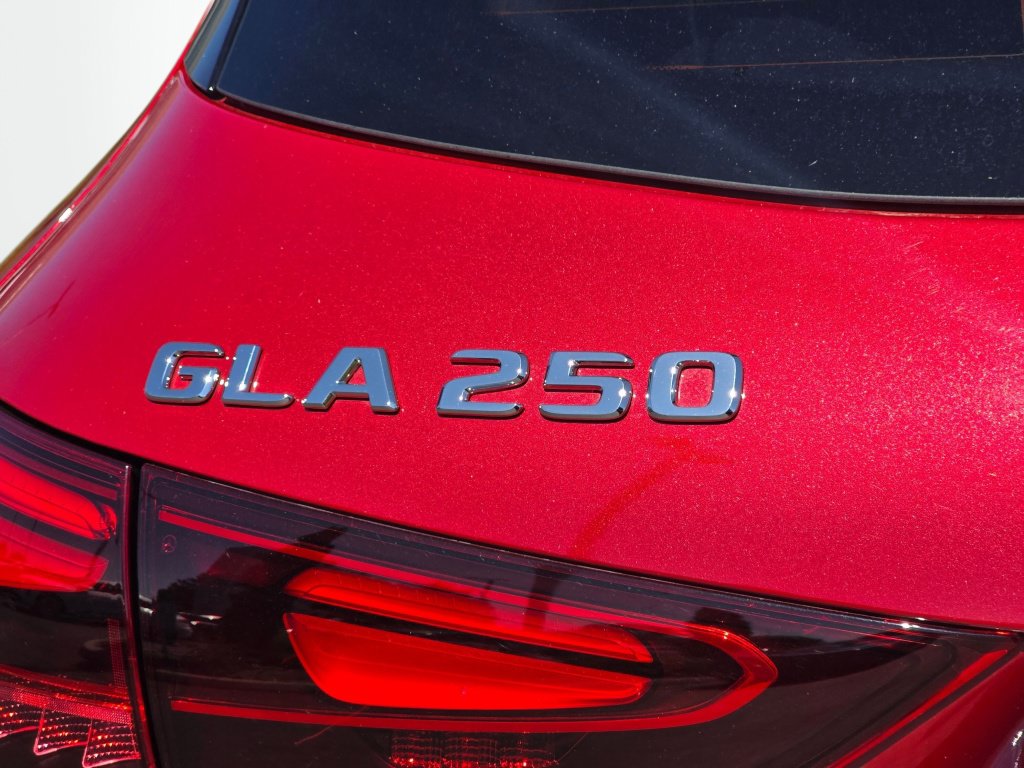 Used 2026 Mercedes-Benz GLA 250 4MATIC image 31