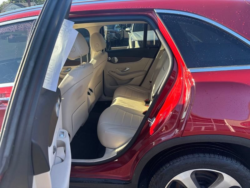 Used 2021 Mercedes-Benz GLC 300 4MATIC image 10