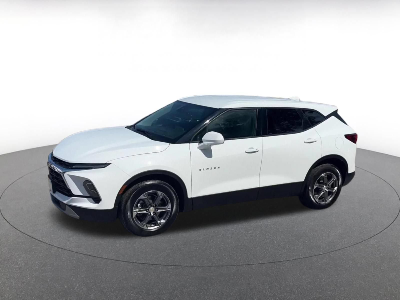 Used 2025 Chevrolet Blazer LT FWD image 8