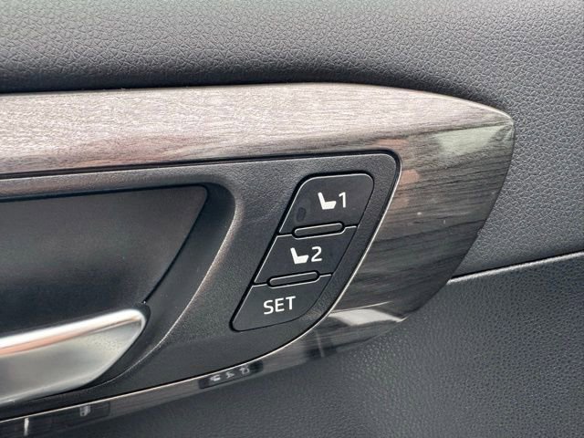 Used 2024 Toyota Highlander Platinum image 20