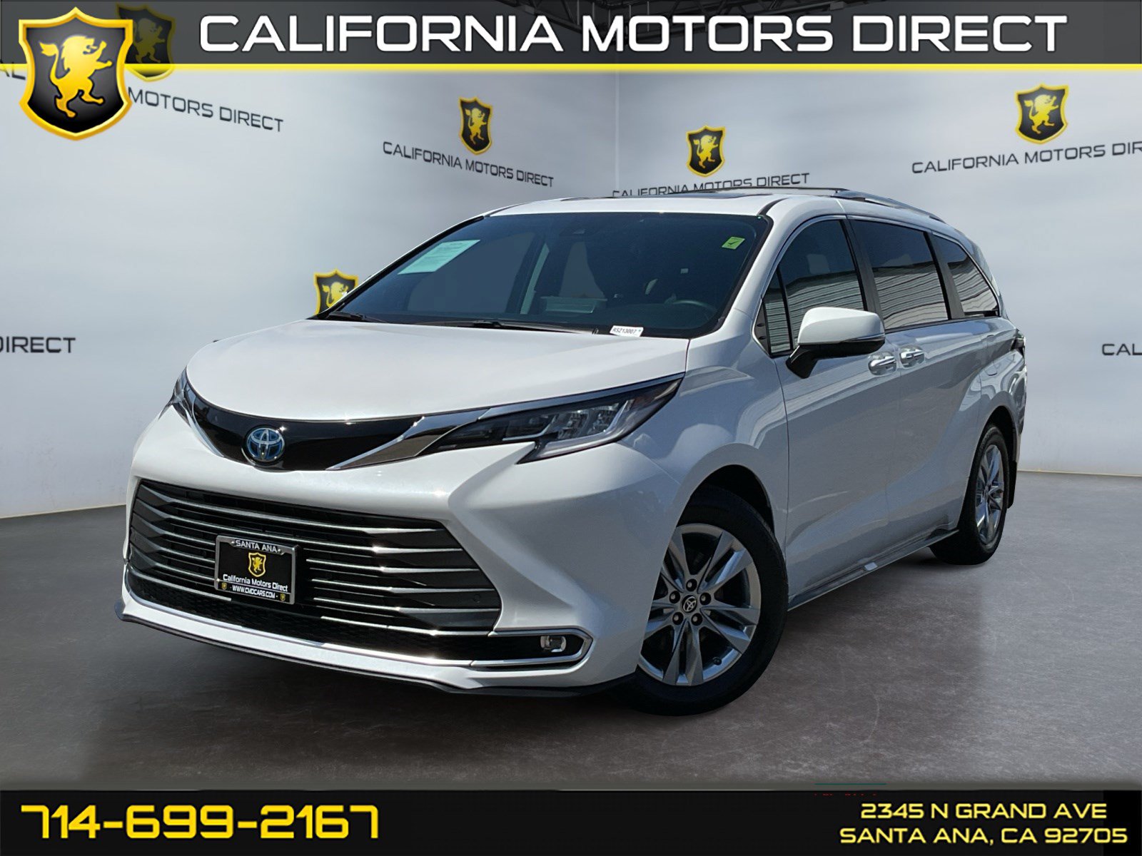 Used 2024 Toyota Sienna Limited FWD image 1