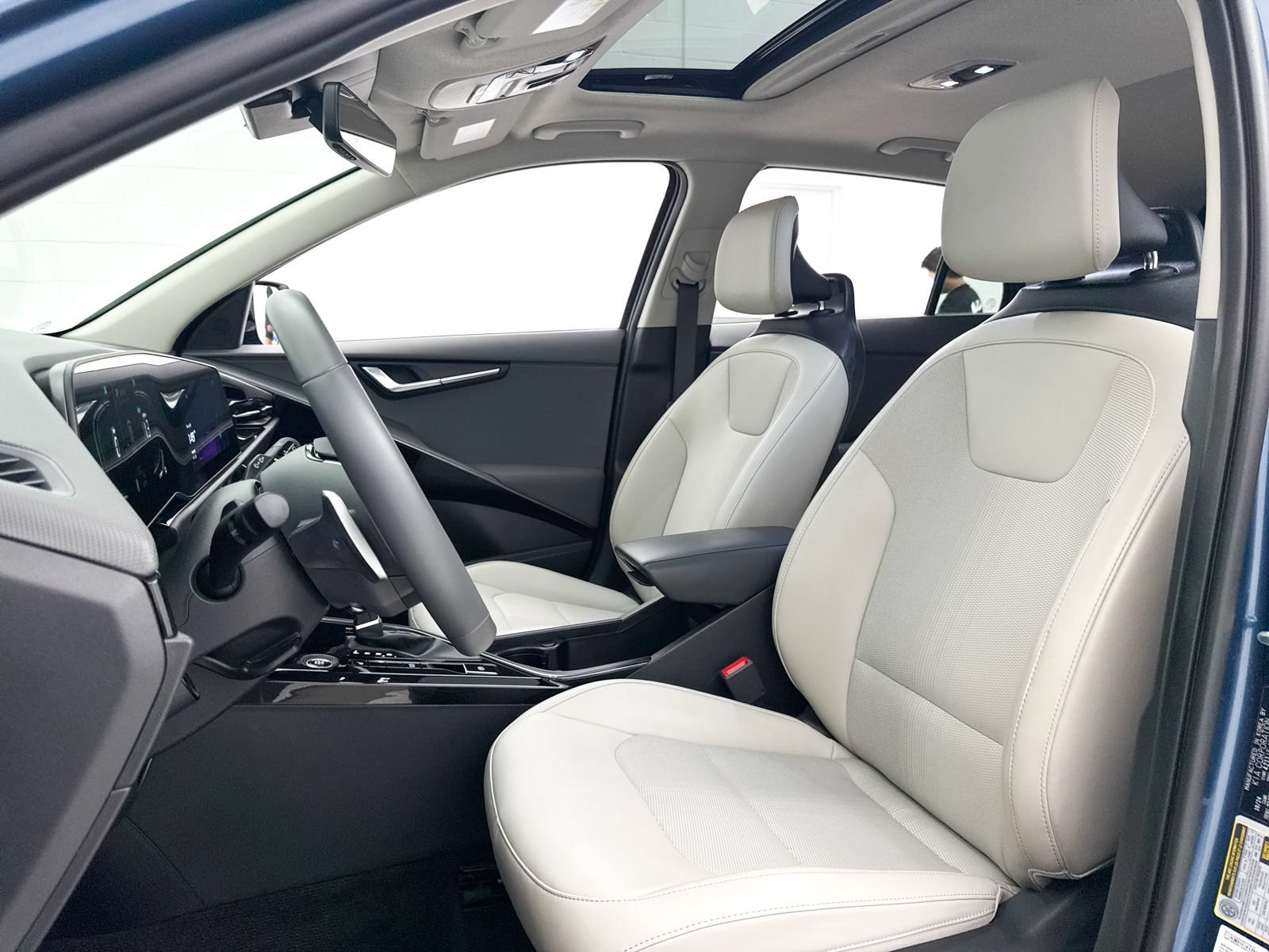 Certified 2025 Kia Niro EX Touring FWD image 21