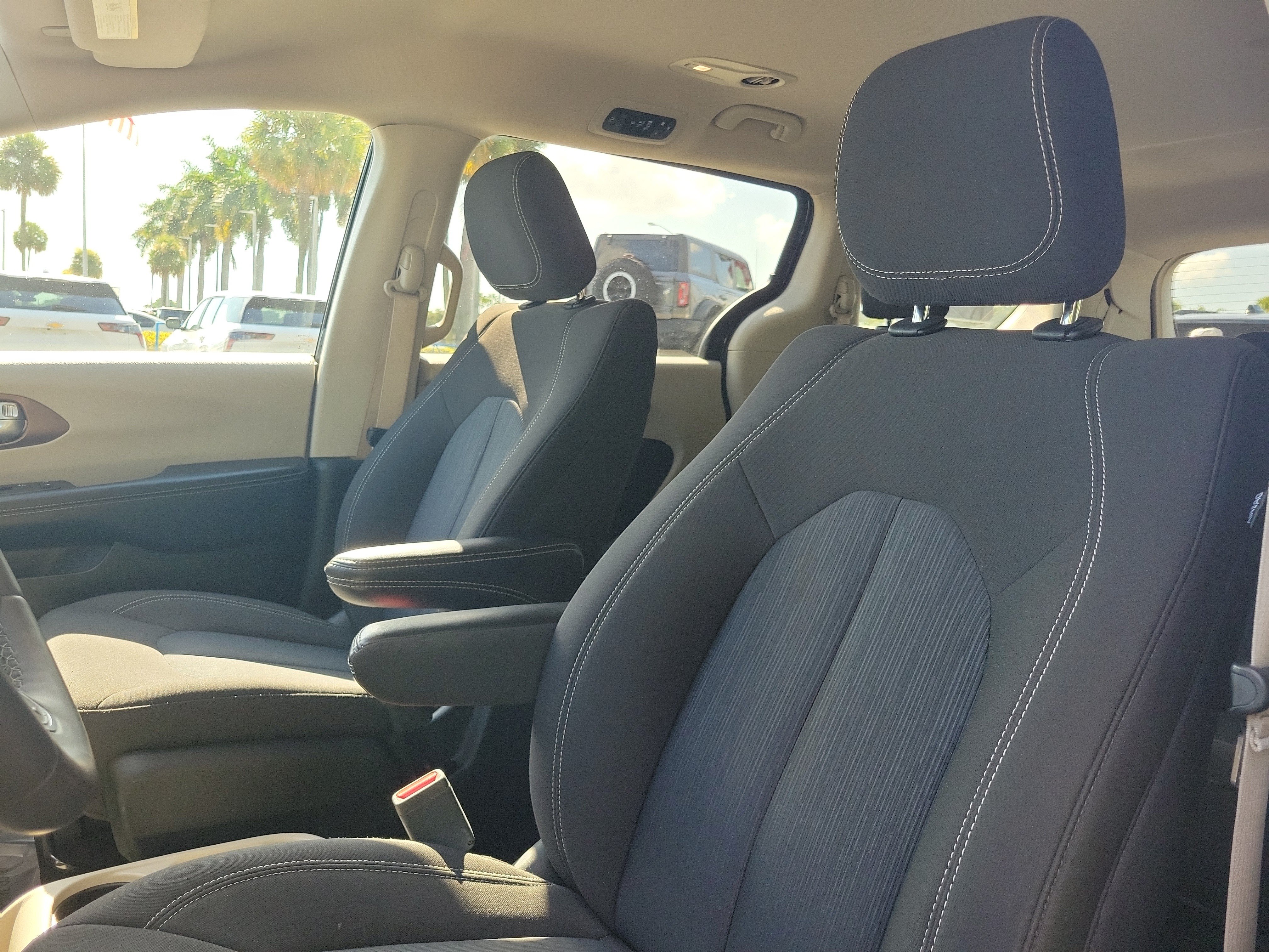 Used 2023 Chrysler Voyager LX FWD image 20