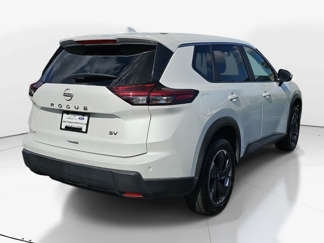 Used 2024 Nissan Rogue SV FWD image 4
