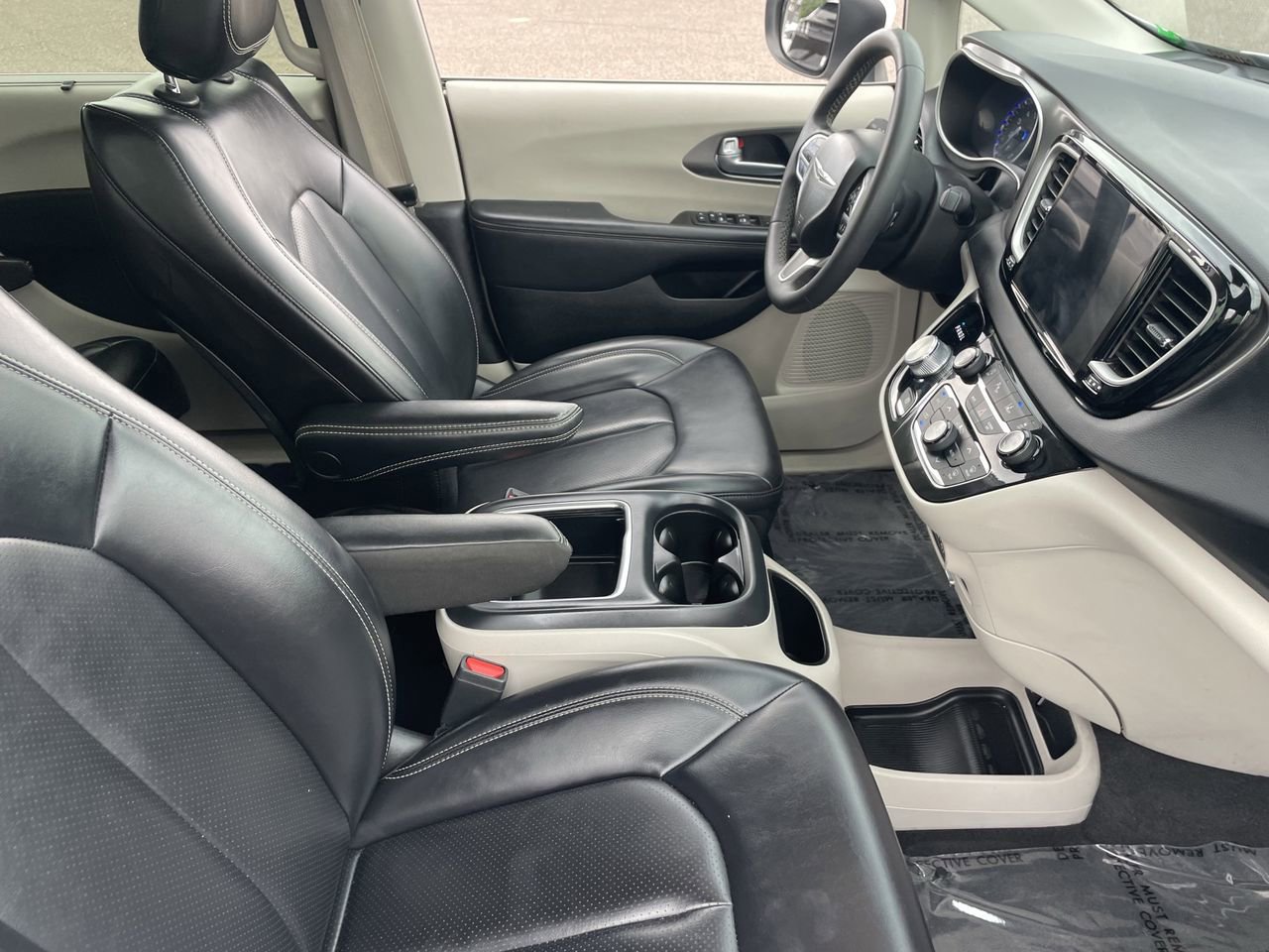 Used 2023 Chrysler Pacifica Touring-L image 12