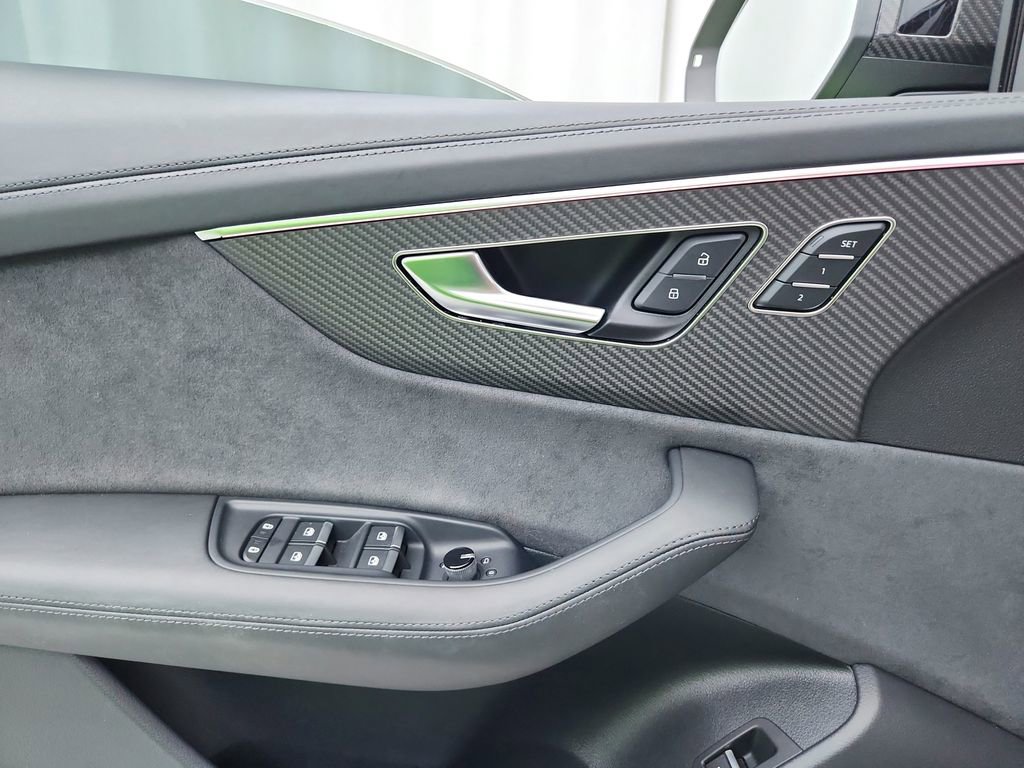 Used 2023 Audi RS Q8 image 17