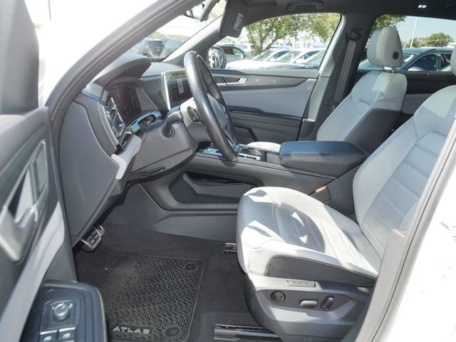 Certified 2024 Volkswagen Atlas Cross Sport SEL R-Line AWD/4WD image 13