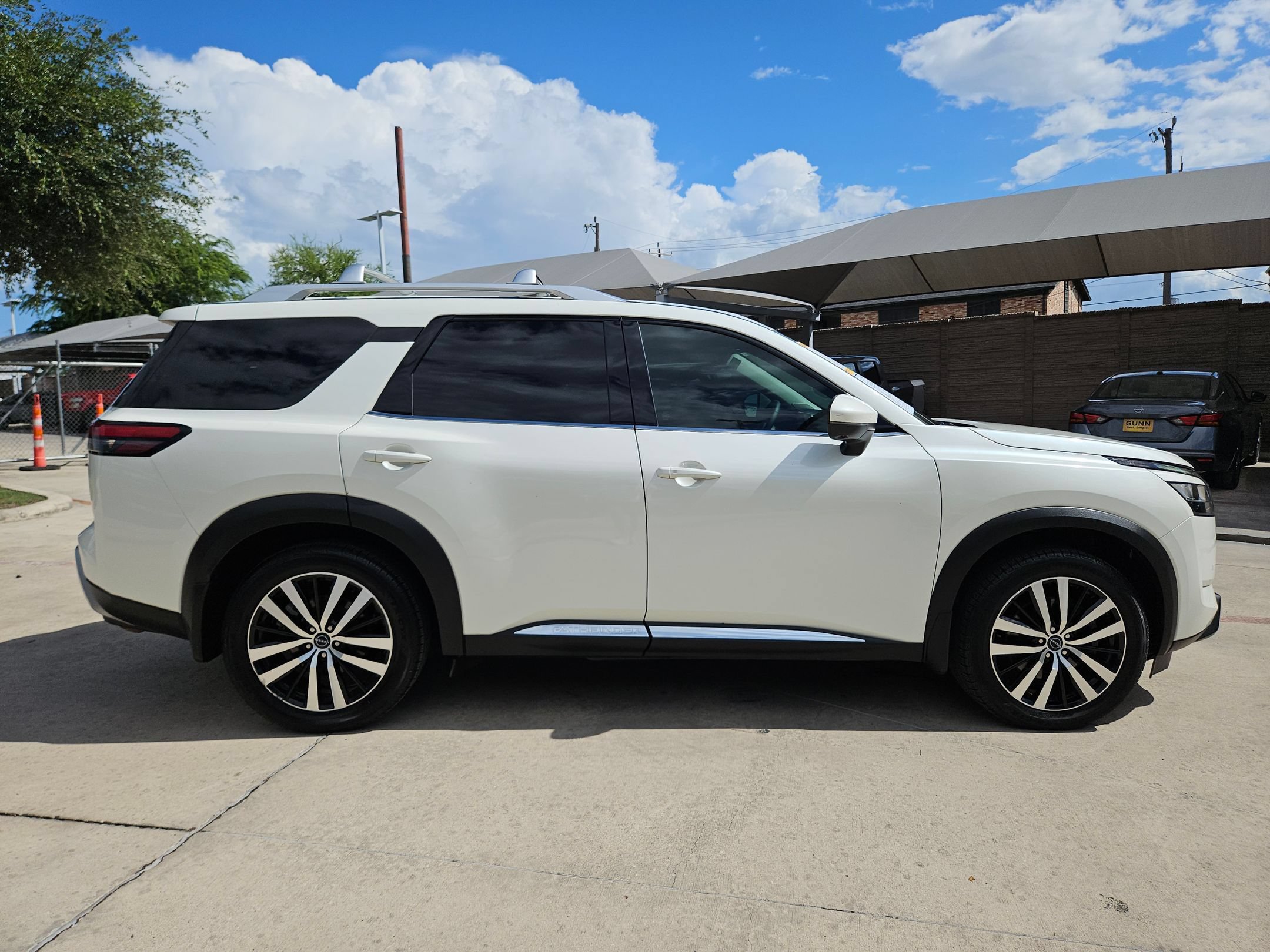 Used 2023 Nissan Pathfinder Platinum w/ Cargo Package AWD/4WD video 2
