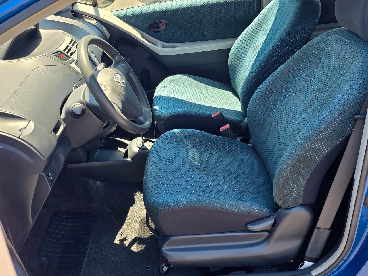 Used 2008 Toyota Yaris 2-Door Hatchback FWD image 8