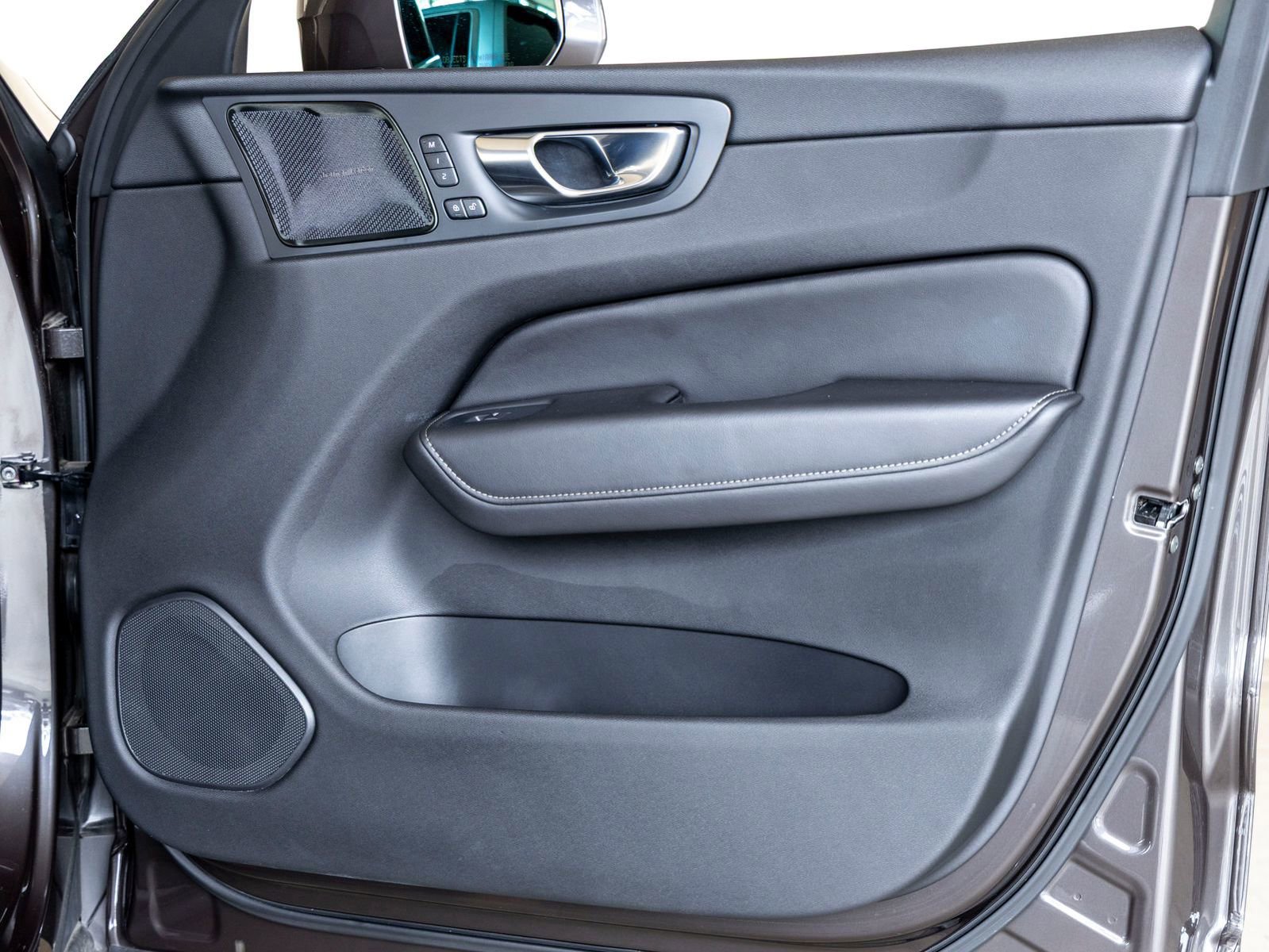 Used 2022 Volvo XC60 T8 Inscription w/ Advanced Package image 25