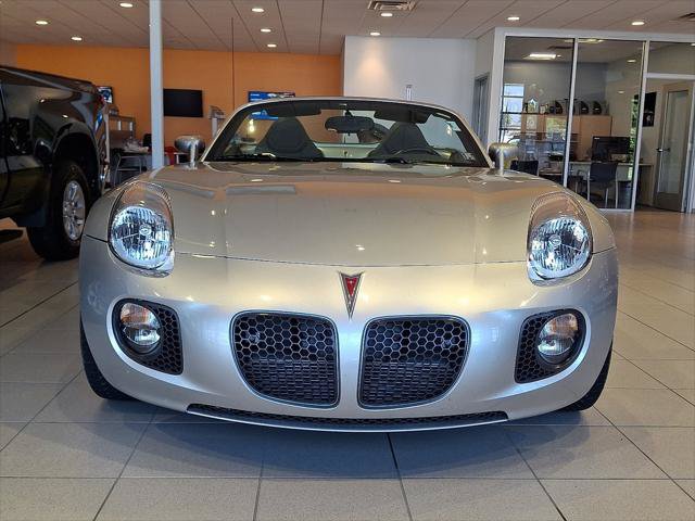 Used 2007 Pontiac Solstice GXP w/ Premium Package RWD image 3