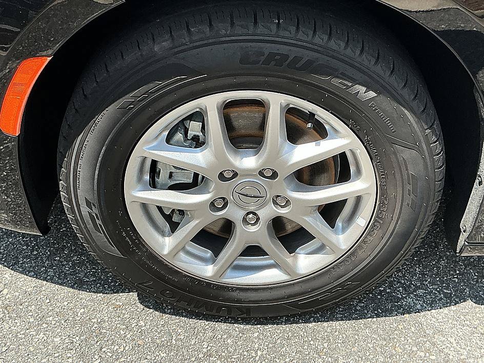 Used 2024 Chrysler Pacifica Touring-L FWD image 7