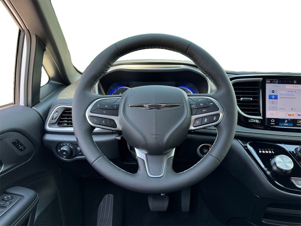 New 2026 Chrysler Pacifica Select image 12