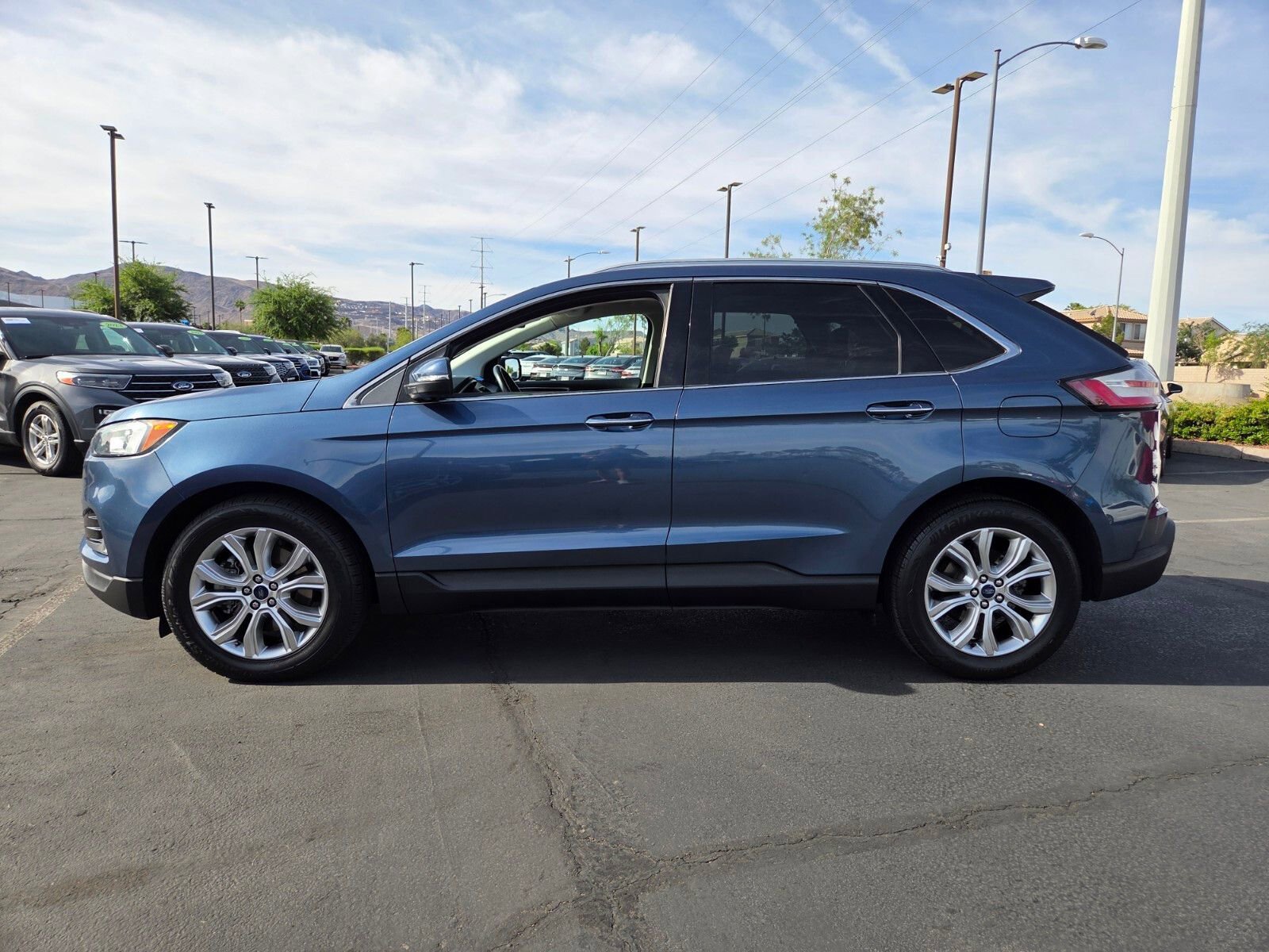 Certified 2019 Ford Edge Titanium AWD/4WD image 3