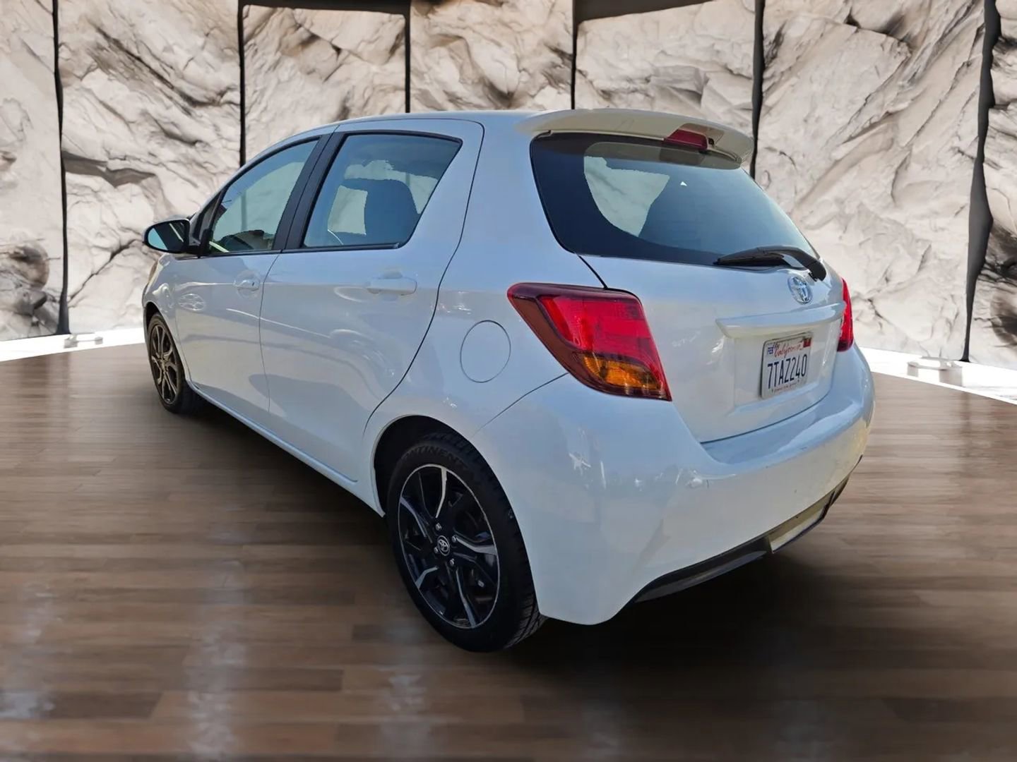 Used 2016 Toyota Yaris SE image 6
