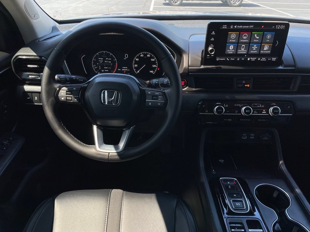 Certified 2025 Honda Pilot Touring image 11