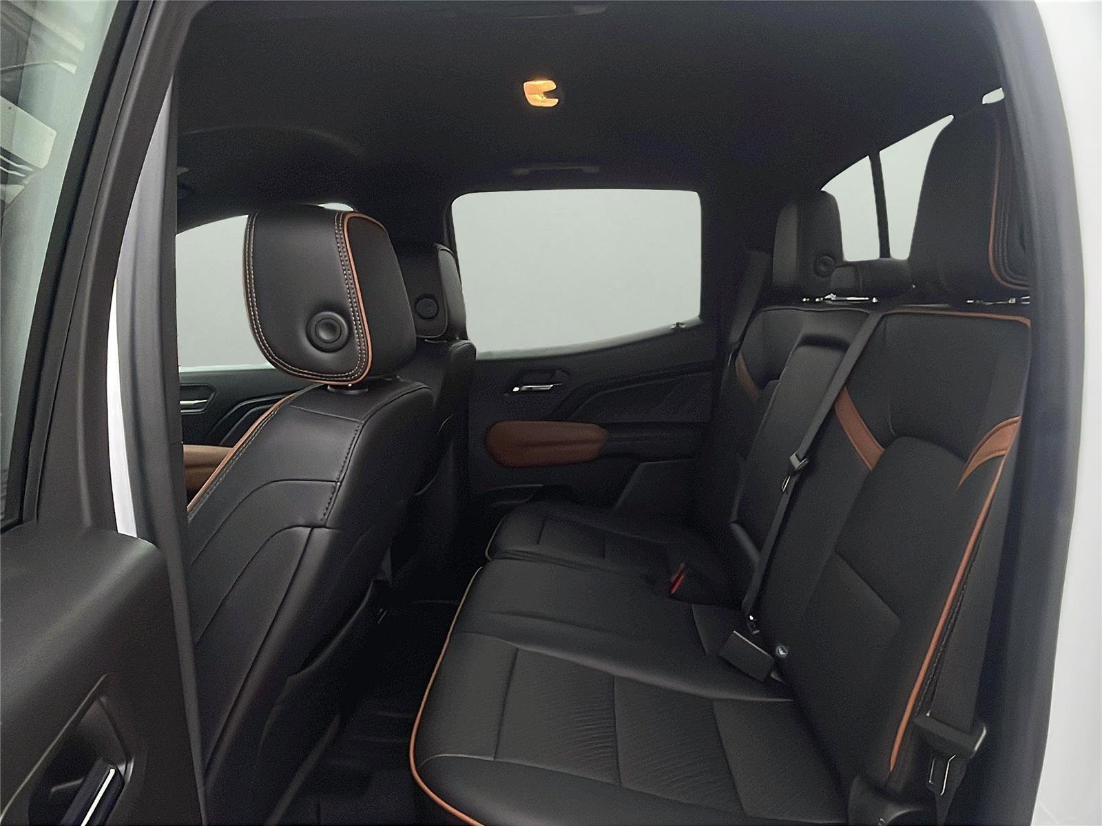 Used 2023 GMC Canyon AT4 w/ AT4 Premium Package image 18