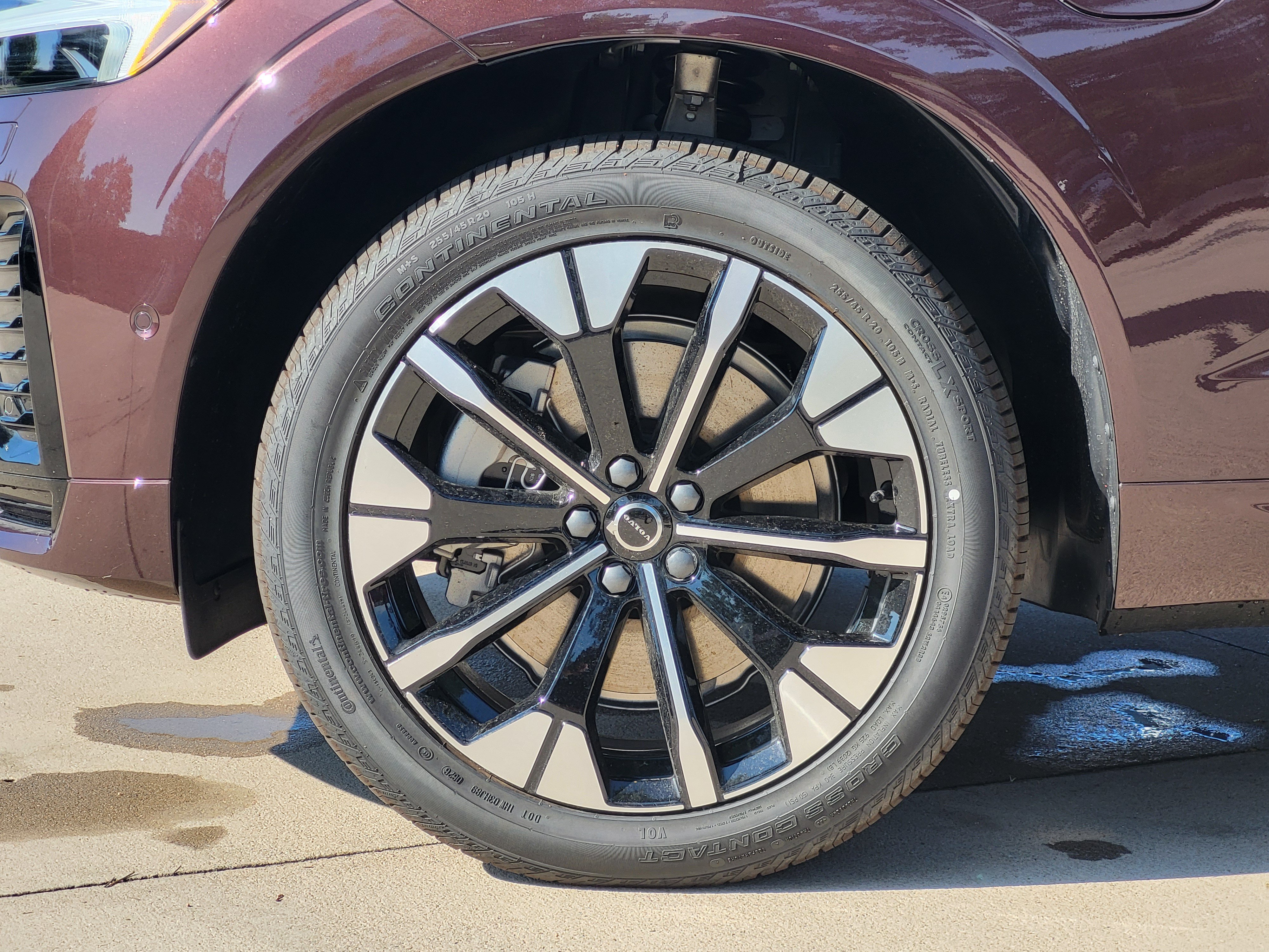New 2026 Volvo XC60 T8 Plus w/ Protection Package Premier AWD/4WD image 7
