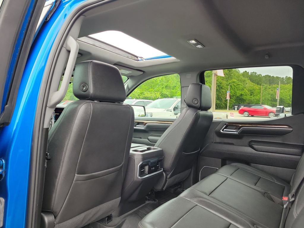 Used 2022 GMC Sierra 1500 Elevation w/ Elevation Premium Package AWD/4WD image 13