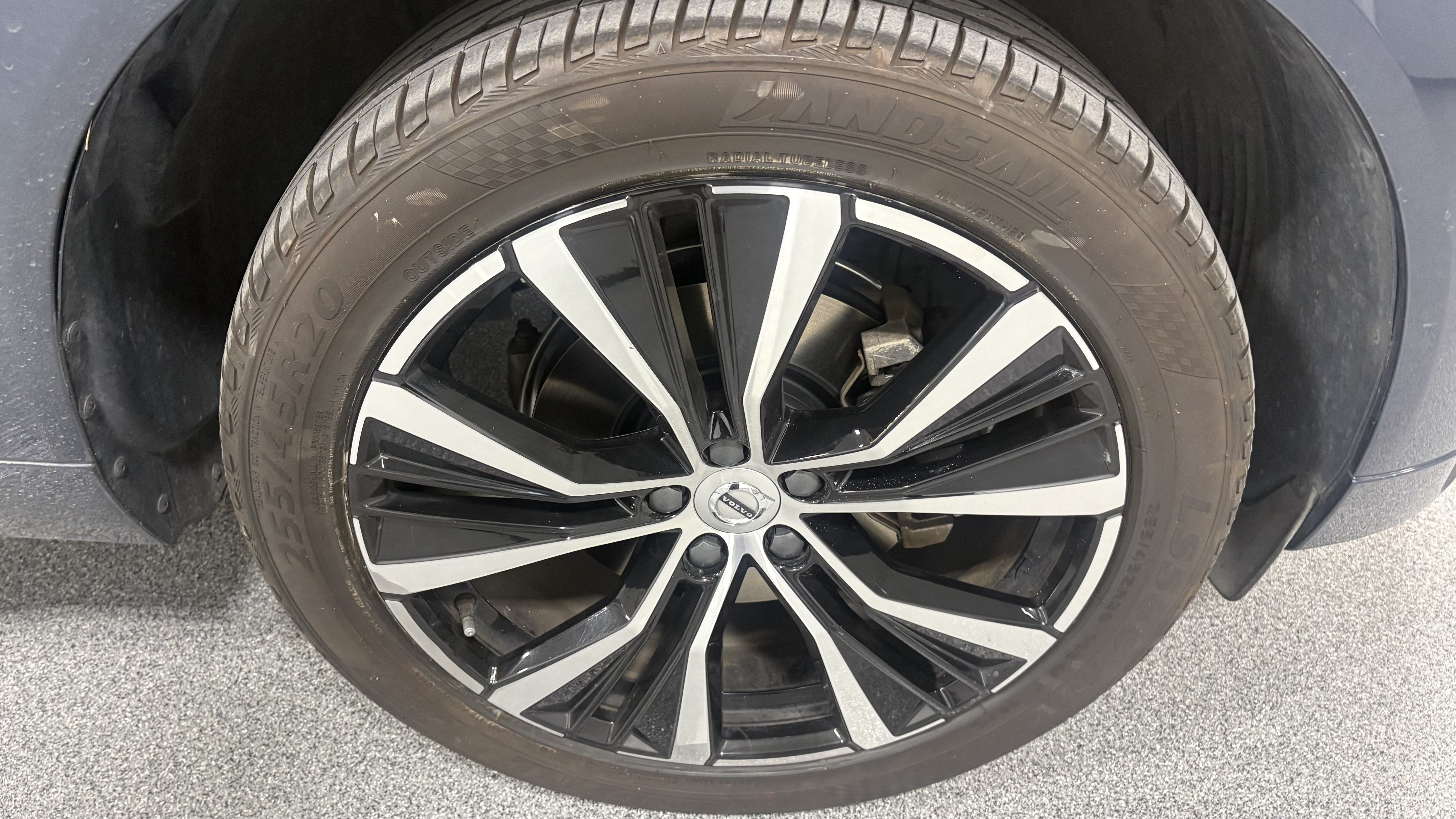 Used 2024 Volvo XC60 B5 Plus AWD/4WD image 36