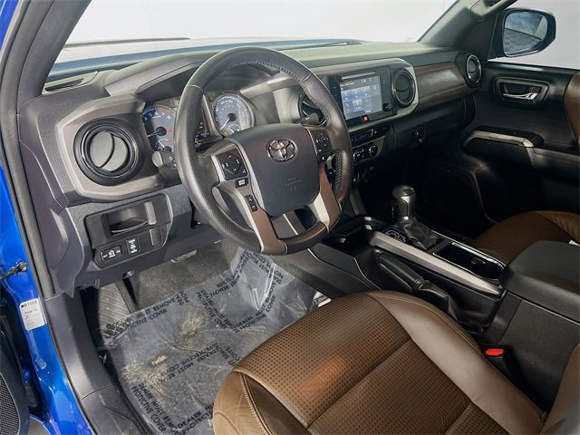 Used 2016 Toyota Tacoma Limited image 10