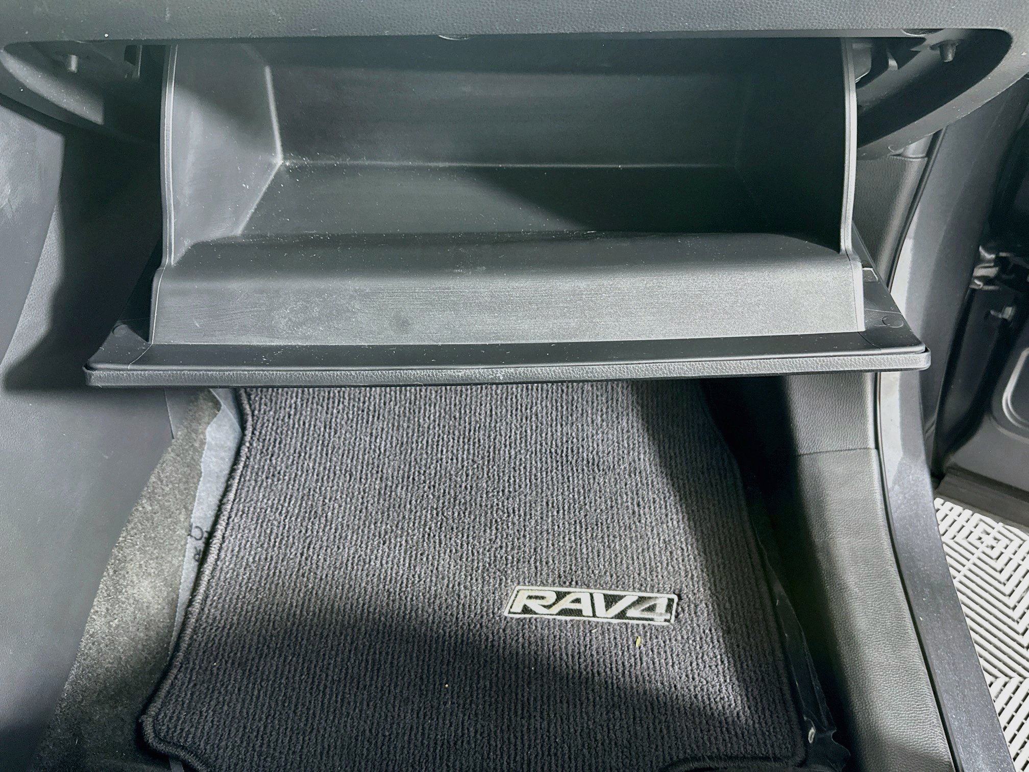Certified 2023 Toyota RAV4 XLE w/ Convenience Package FWD image 32