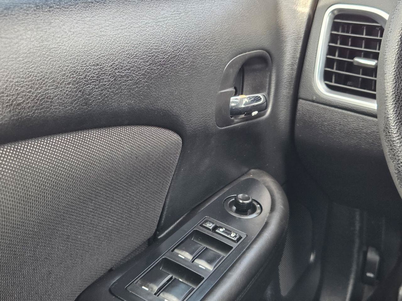 Used 2012 Dodge Avenger SE FWD image 21