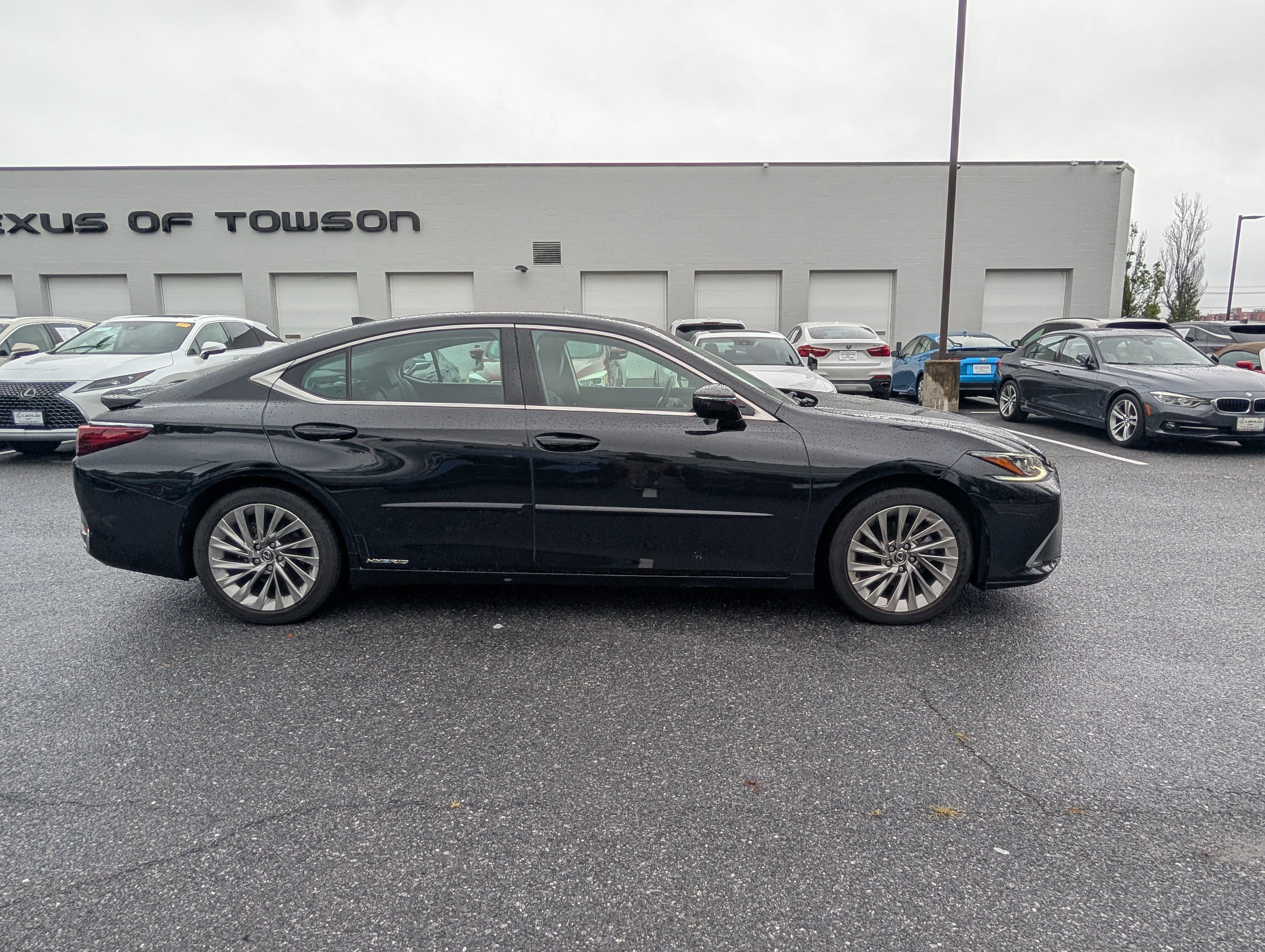 Certified 2021 Lexus ES 300h w/ Accessory Package FWD image 2