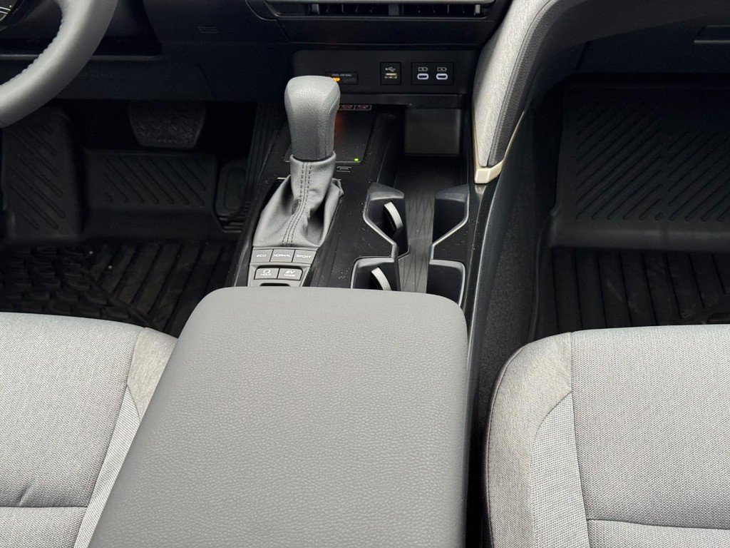 New 2026 Toyota Camry Hybrid FWD image 10