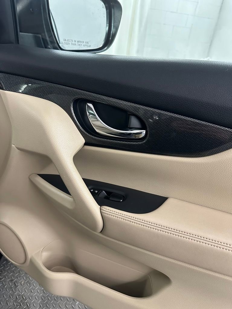 Used 2016 Nissan Rogue SL w/ SL Premium Package image 34