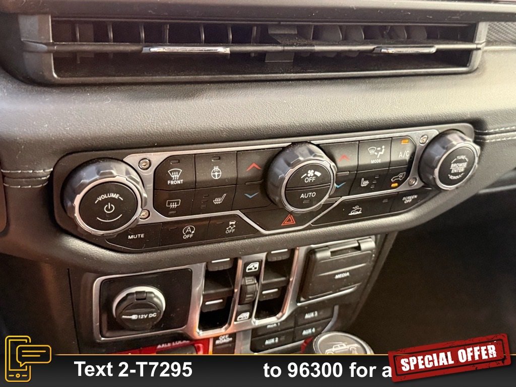 Used 2024 Jeep Gladiator Mojave w/ Technology Group image 20