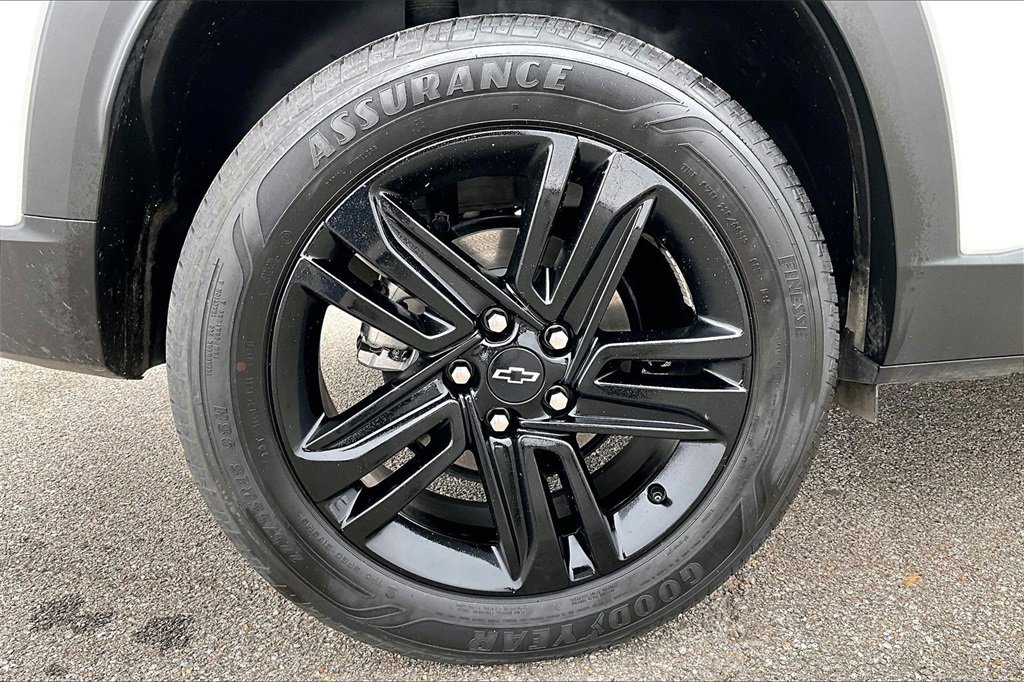 Used 2025 Chevrolet Trax ACTIV w/ Sunroof Package image 9