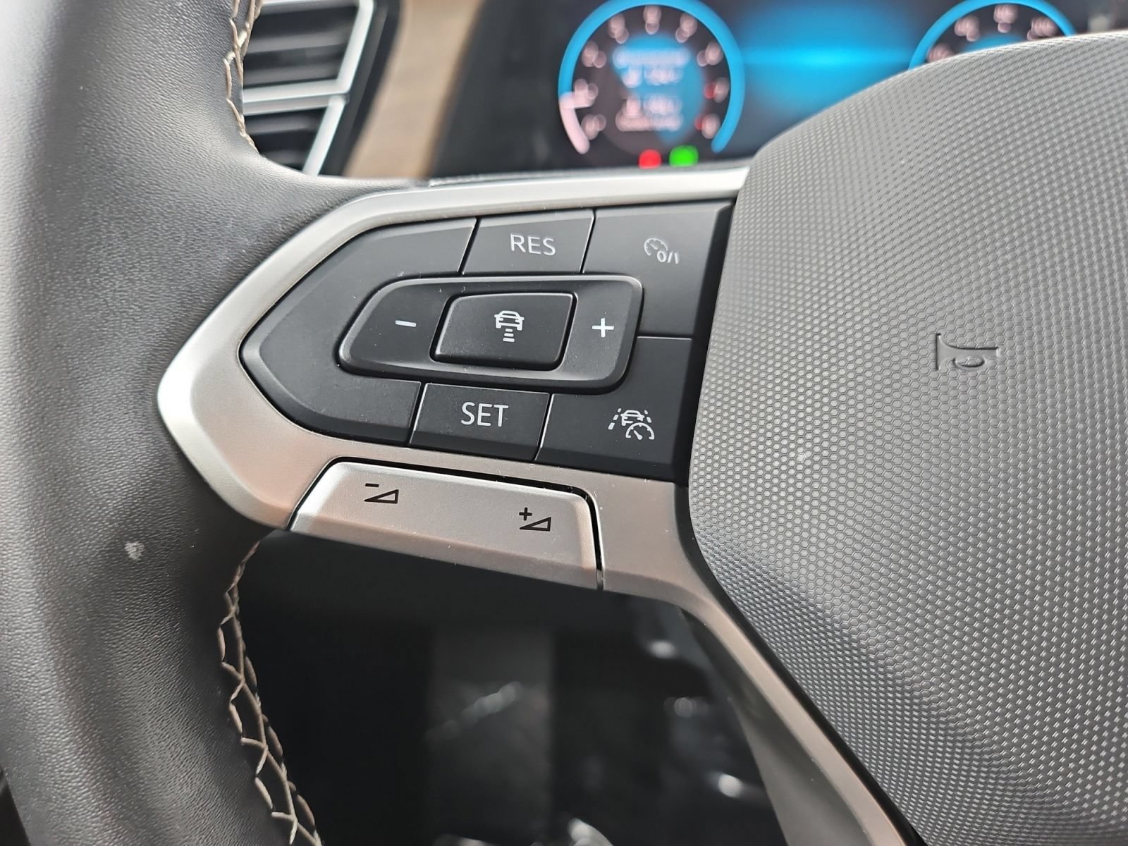 Used 2024 Volkswagen Atlas SE AWD/4WD image 28
