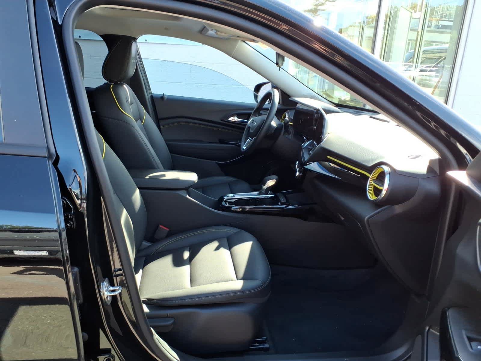 Used 2024 Chevrolet Trax ACTIV w/ Sunroof Package FWD image 20