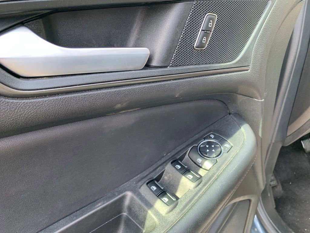 Used 2023 Ford Edge SE w/ Black Appearance Package image 19