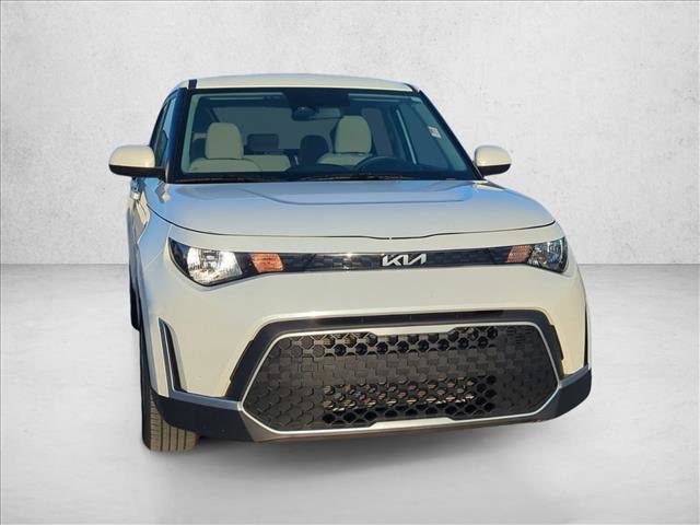 Used 2025 Kia Soul LX FWD image 2