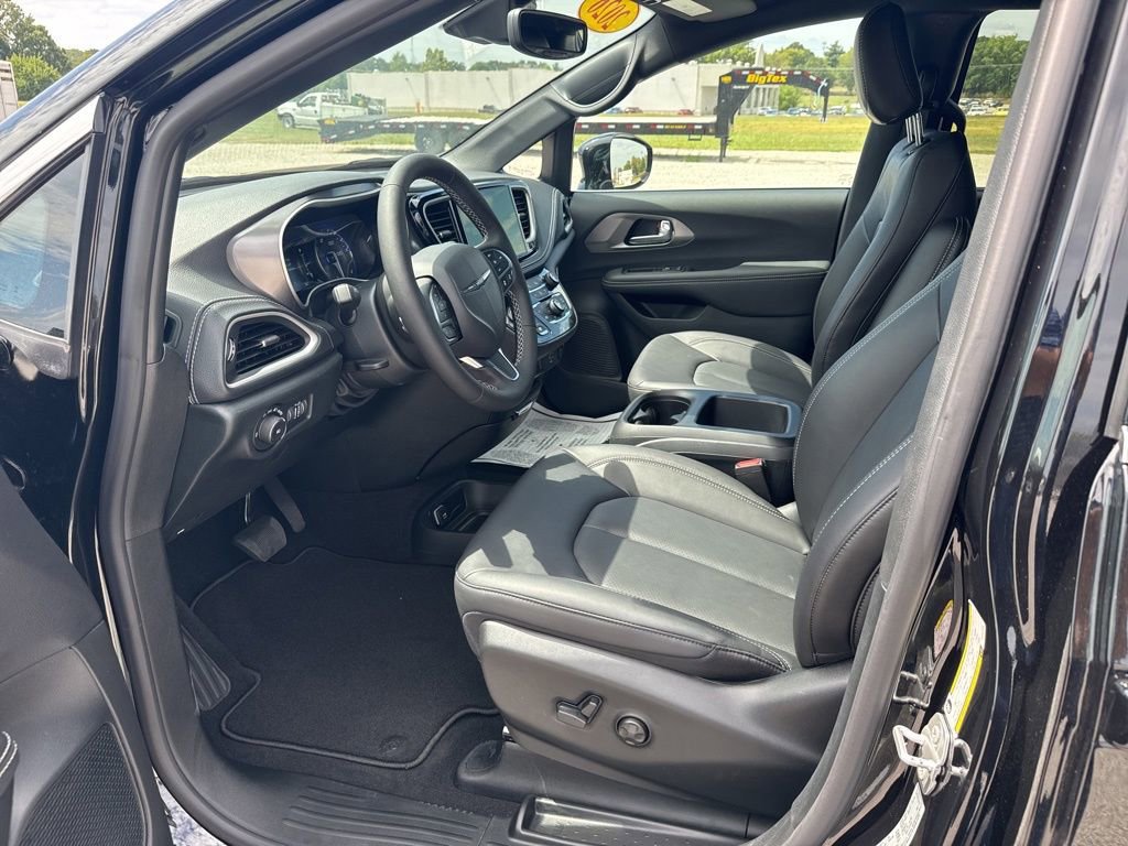 New 2026 Chrysler Pacifica Select image 20