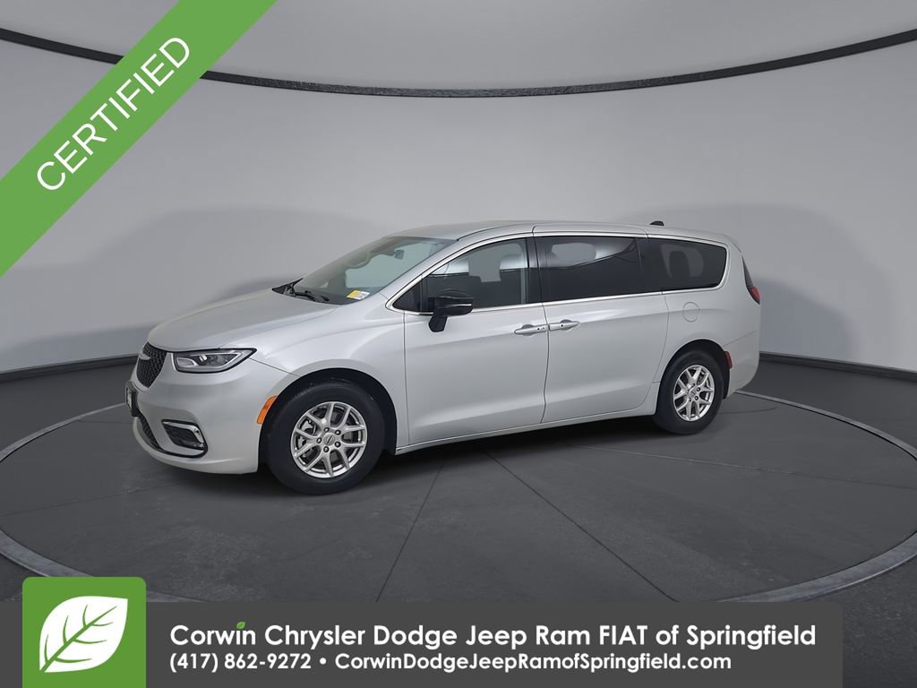 Used 2024 Chrysler Pacifica Touring-L image 7