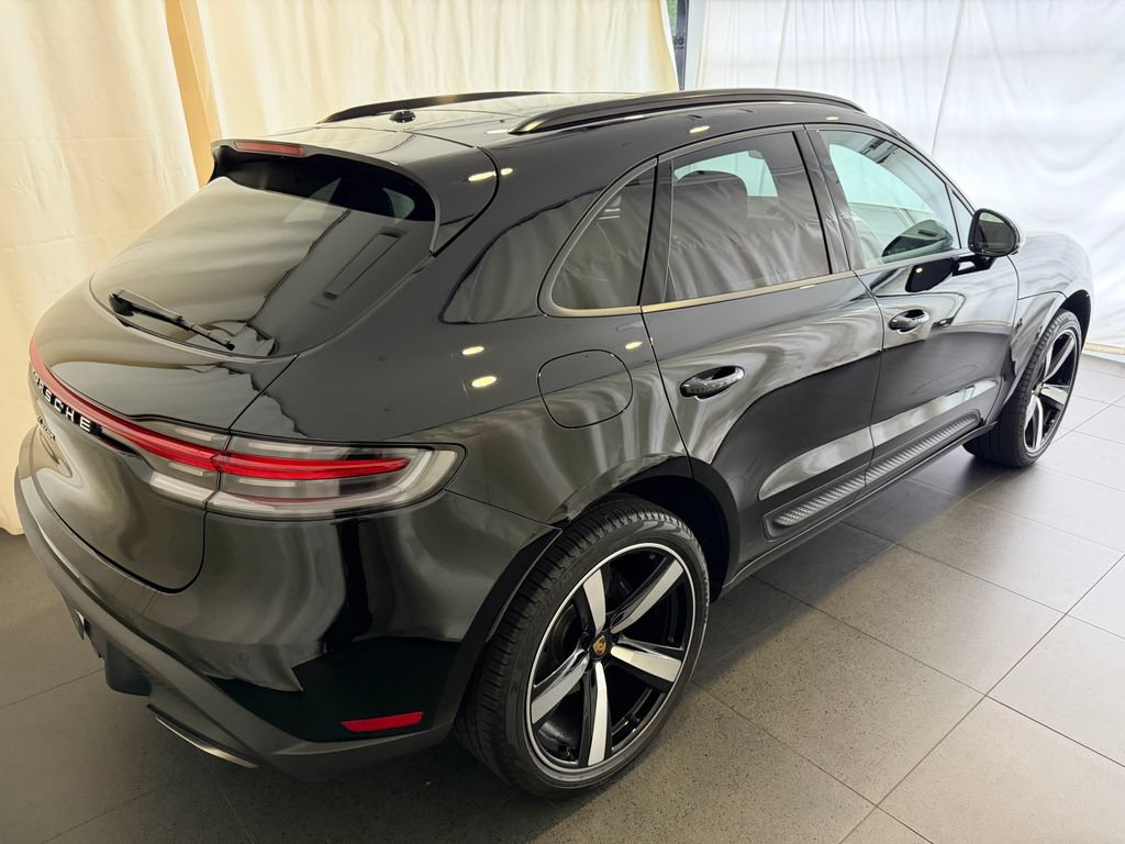 Certified 2026 Porsche Macan AWD/4WD image 9