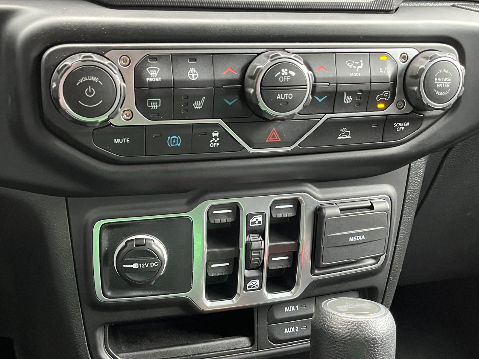 Used 2023 Jeep Wrangler Unlimited w/ Cold Weather Group AWD/4WD image 21