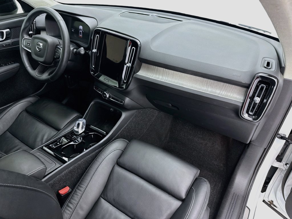 Used 2023 Volvo XC40 B5 Plus w/ Driver Assist Package AWD/4WD image 16